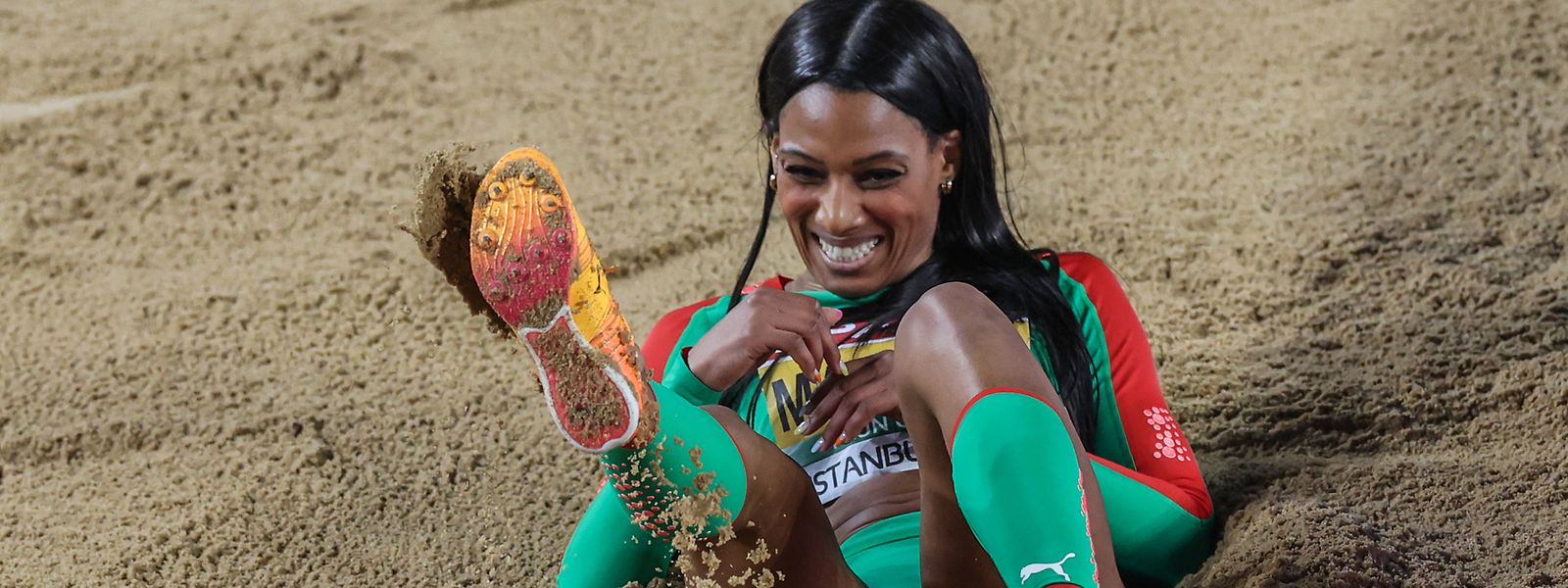 A vice-campeã olímpica, de 34 anos, fez a sua melhor marca logo a abrir, com 14,16 metros.