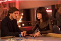 Bertrand (Gaspard Ulliel, l.) und die Prostituierte Eva wagen ein Spiel – am Roulettetisch und im Bett.