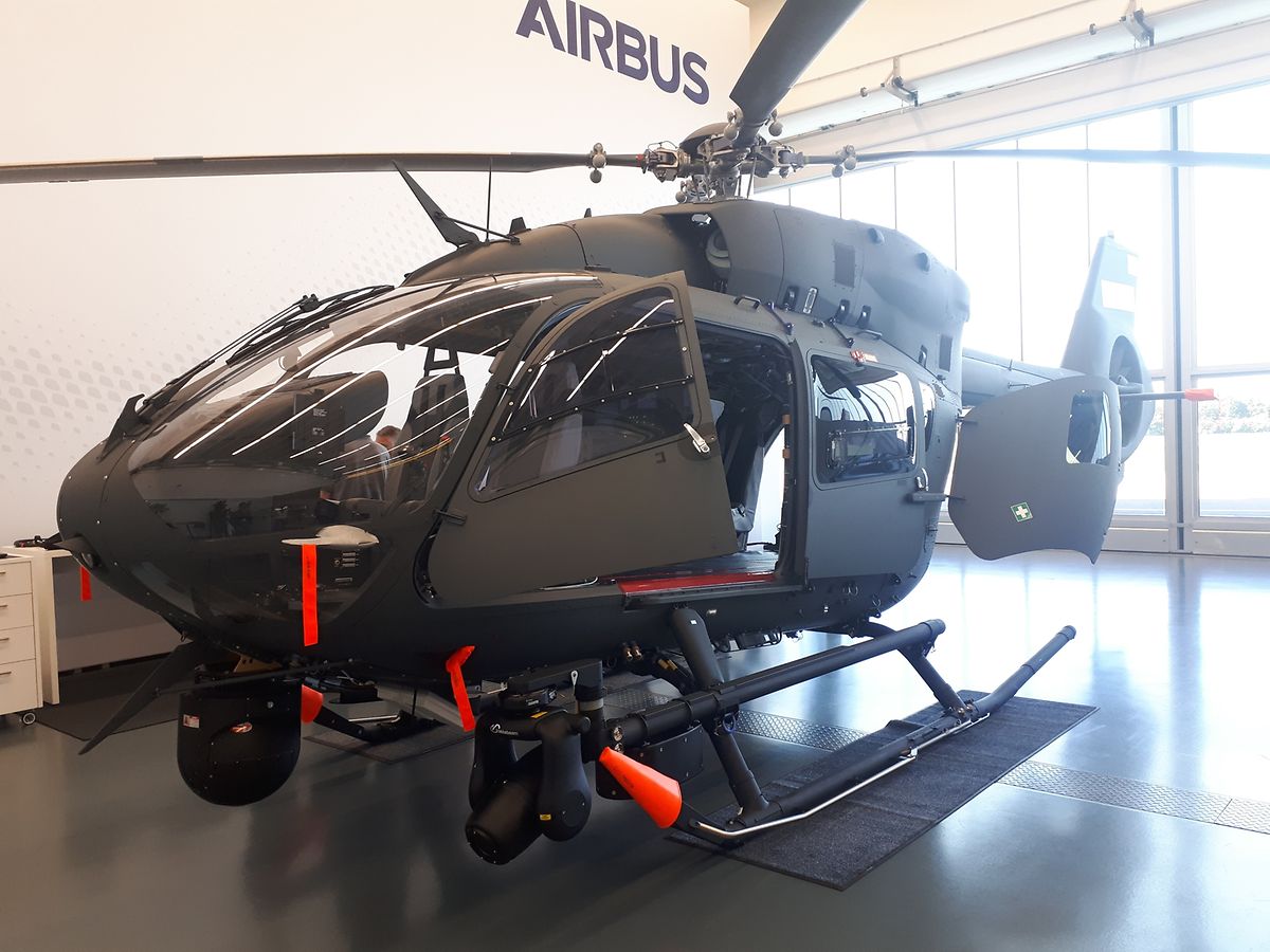 Seit Donnerstagabend steht der erste der neuen Armee- und Polizeihelikopter im Hangar in Findel. Ab 2020 sollen diese in Betrieb sein.