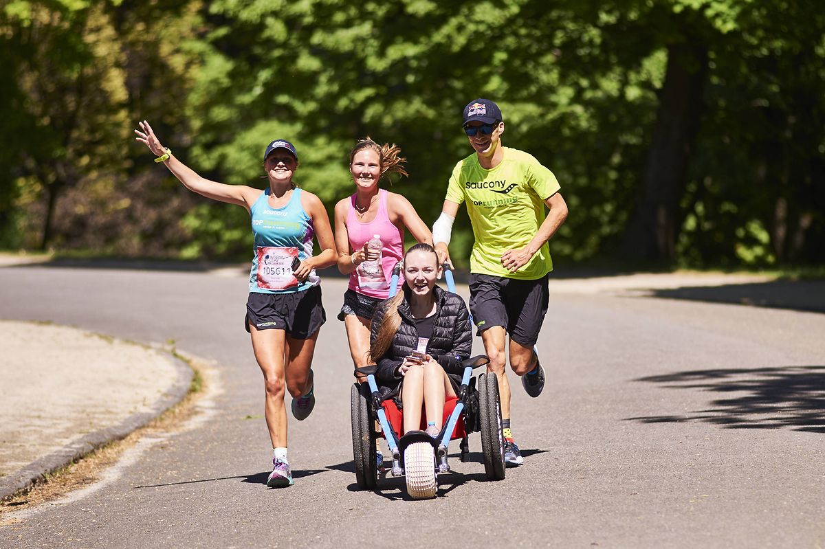 Un événement caritatif accessible à tous: la "Wings for Life World Run" est ouverte aux coureurs amateurs et aux personnes en fauteuil roulant.