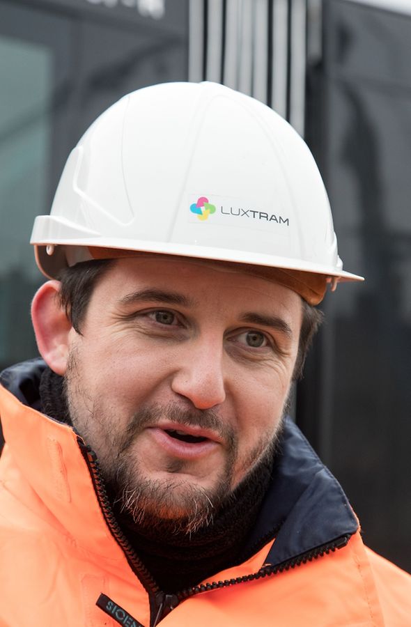 Jonathan Ehrmann, Verantwortlich für das Rollmaterial bei Luxtram, ist zufrieden mit dem Verlauf des Transports nach Luxemburg.