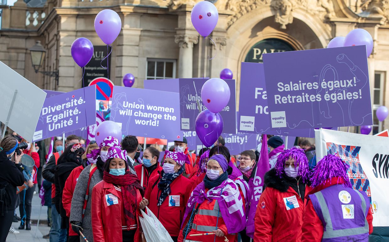 Trotz Pandemie waren auch am 8. März 2021 die Straßen der Hauptstadt wieder gefüllt. Das Tragen einer Maske war dieses Jahr allerdings Pflicht.