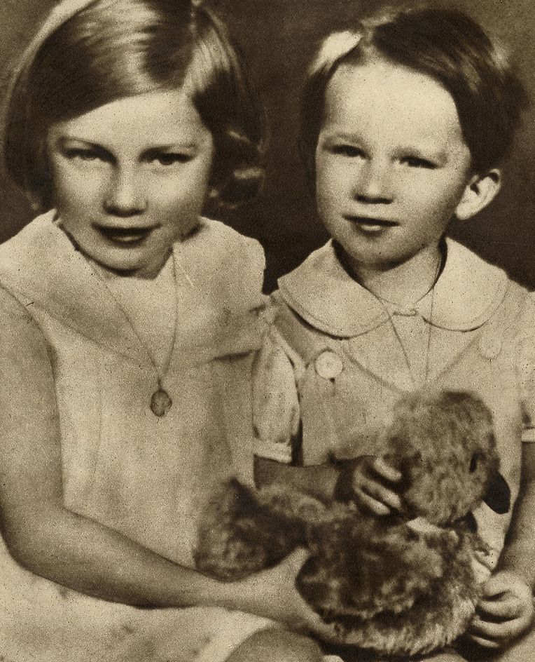 Großherzogin Josephine-Charlotte mit ihrem Bruder König Baudouin als Kinder.