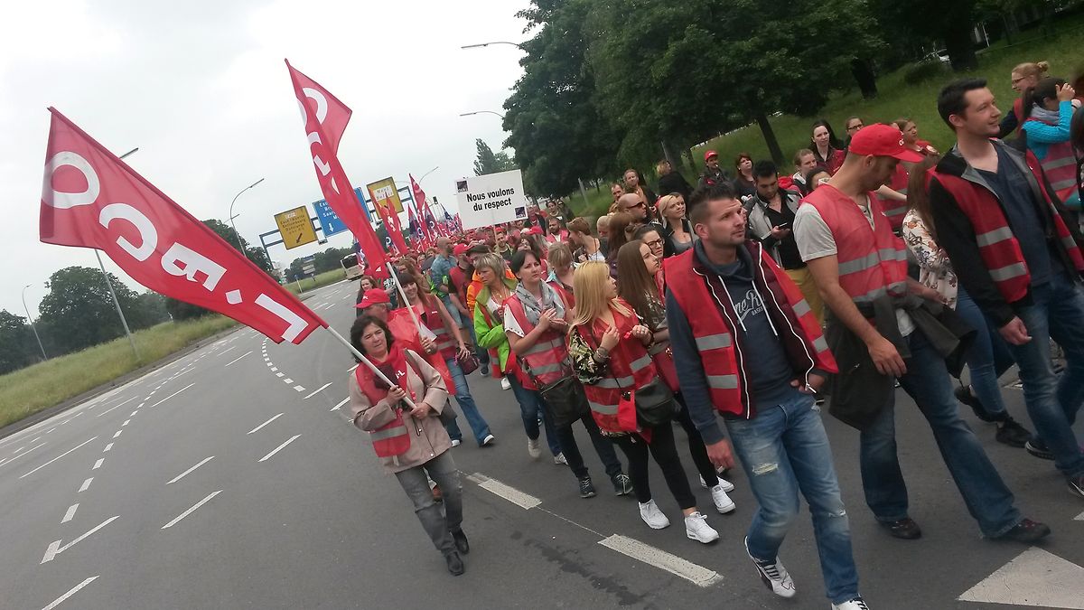 Der Protestmarsch führte vom Campus Geesseknäppchen zum Rousegärtchen im Bahnhofsviertel.