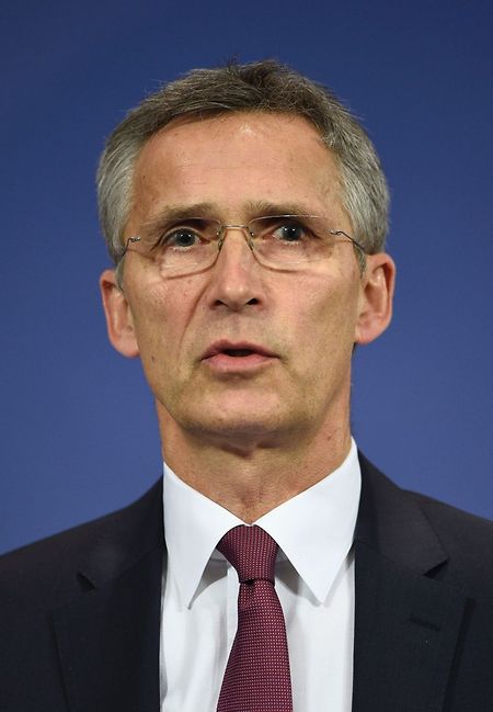 Stoltenberg betonte, die Nato suche keine Konfrontation mit Russland. „Der Kalte Krieg ist Geschichte. Wir wollen, dass das so bleibt. Was wir tun, ist maßvoll, verantwortungsbewusst und transparent“.