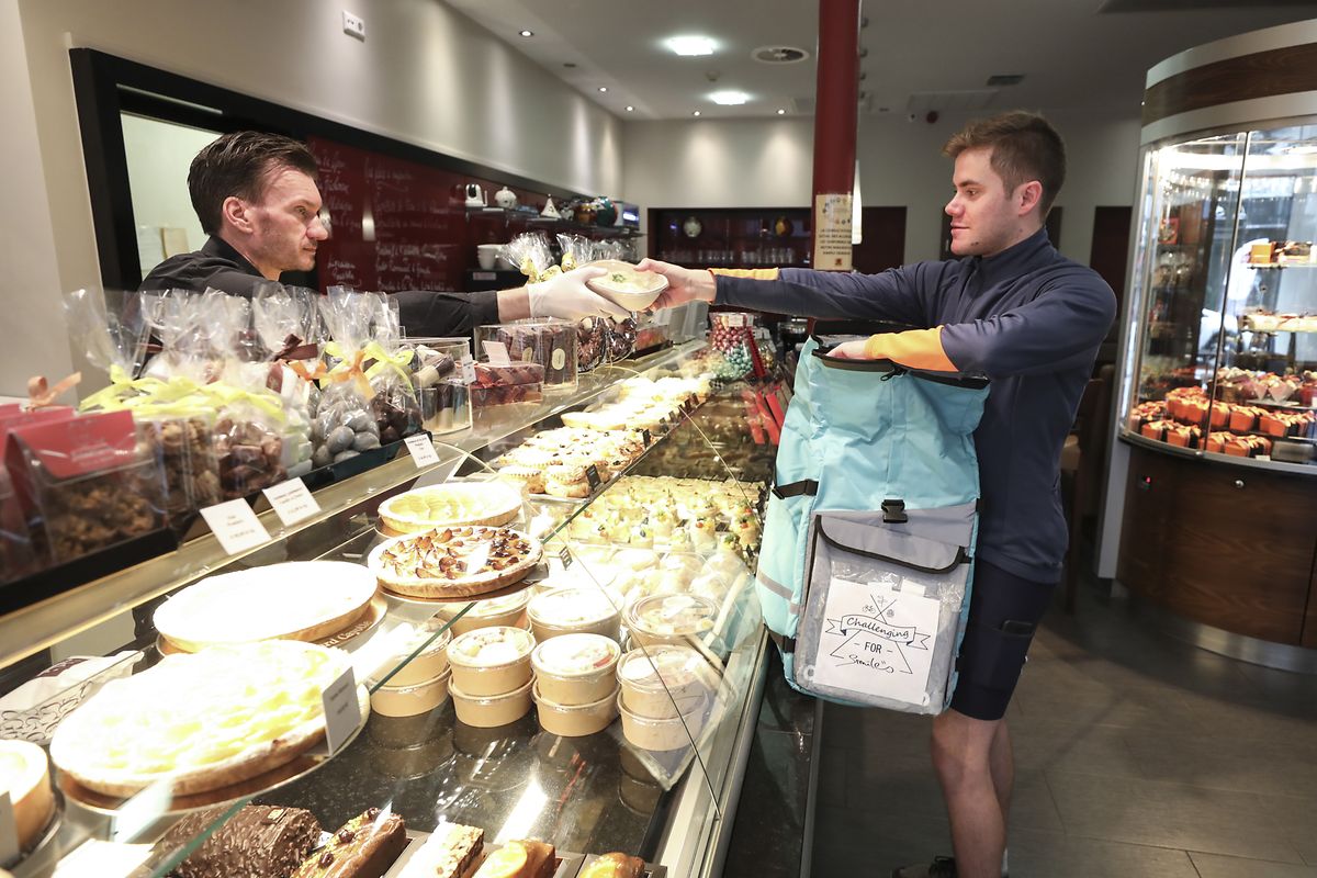 Chez le boucher, le boulanger ou à la pharmacie, Sébastien Cayotte fait tous les achats gratuitement.