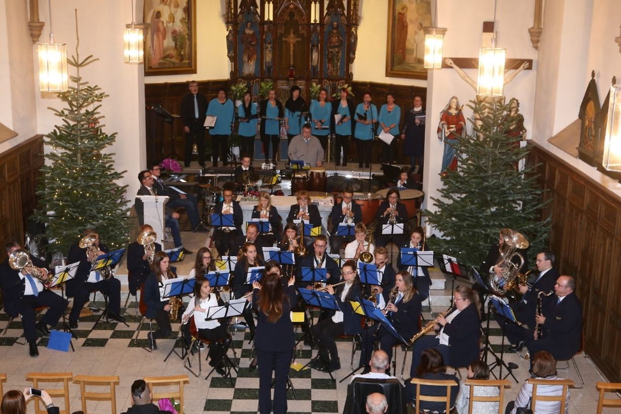 Chreschtconcert vun der Trentenger Musek, zesummen mat der Chorale Lidderfrenn Monnerech.