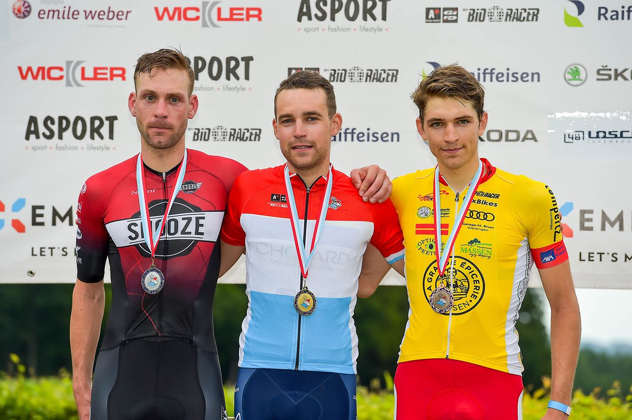 Bei der Elite ohne Vertrag siegt Larry Valvasori (AMCB Bisontine) vor Tim Diederich (Team Snooze) und Rik Karier (Velo Woolz).