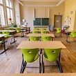 06.04.2021, Sachsen-Anhalt, Halle (Saale): Ein Klassenzimmer im Lyonel-Feininger-Gymnasium ist leer und verwaist. Wegen der hohen Inzidenz in Halle bleiben die Schulen, bis auf vereinzelte Notbetreuungen, geschlossen. Foto: Holger John/dpa-Zentralbild/dpa +++ dpa-Bildfunk +++