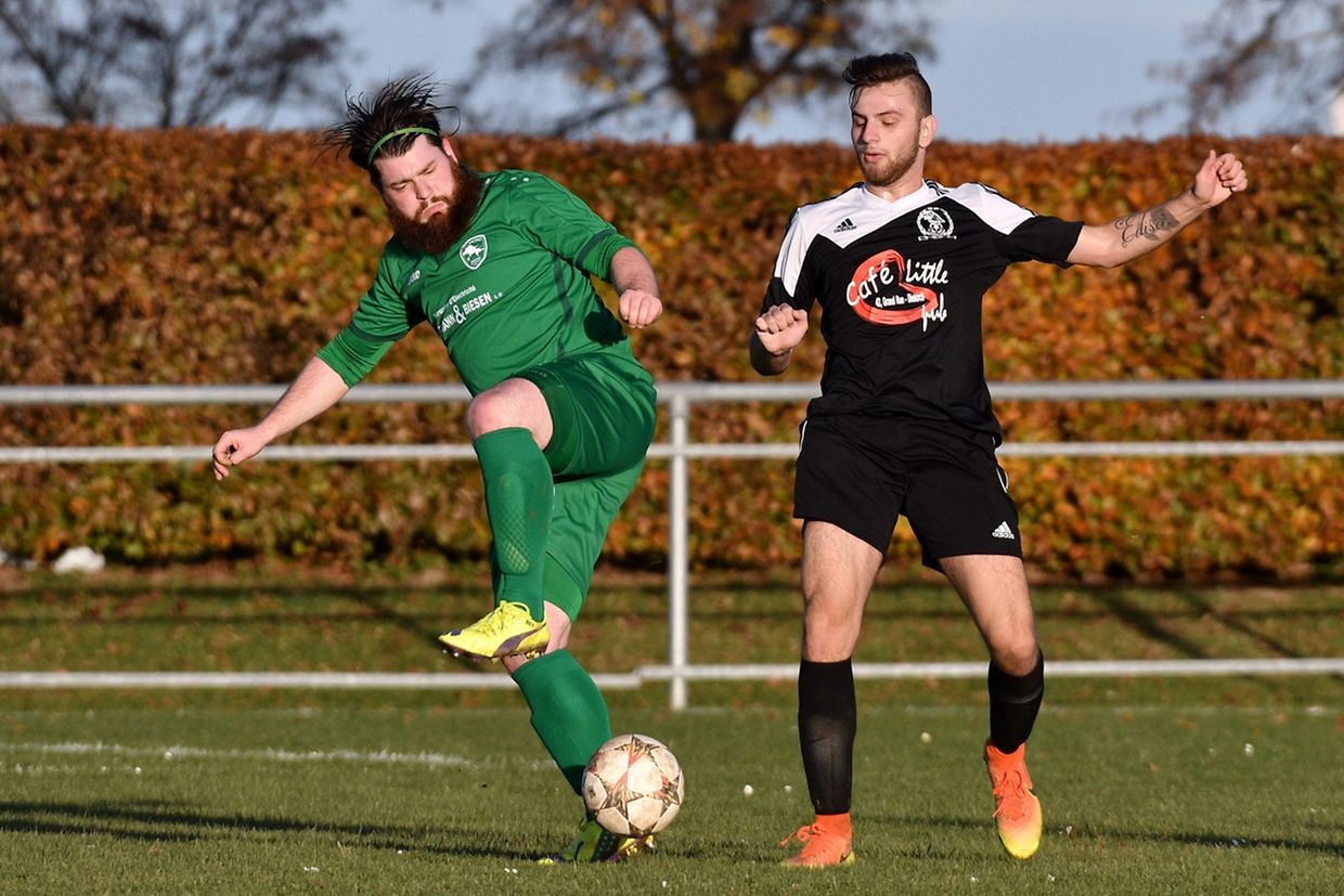 Ben Backendorf et Admin Muratovic / Football Coupe FLF Luxembourg, 32ème de finale, Saison 2016-2017 / 30.10.2016 / Racing Heiderscheid - Eschdorf vs Jeunesse Gilsdorf  /Stade Um Quatre Vents, Eschdorf / Photo : Michel Dell'Aiera