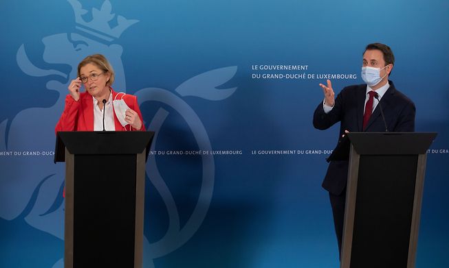Health Minister Paulette Lenert (left) and Prime Minister Xavier Bettel at a press conference earlier in the year