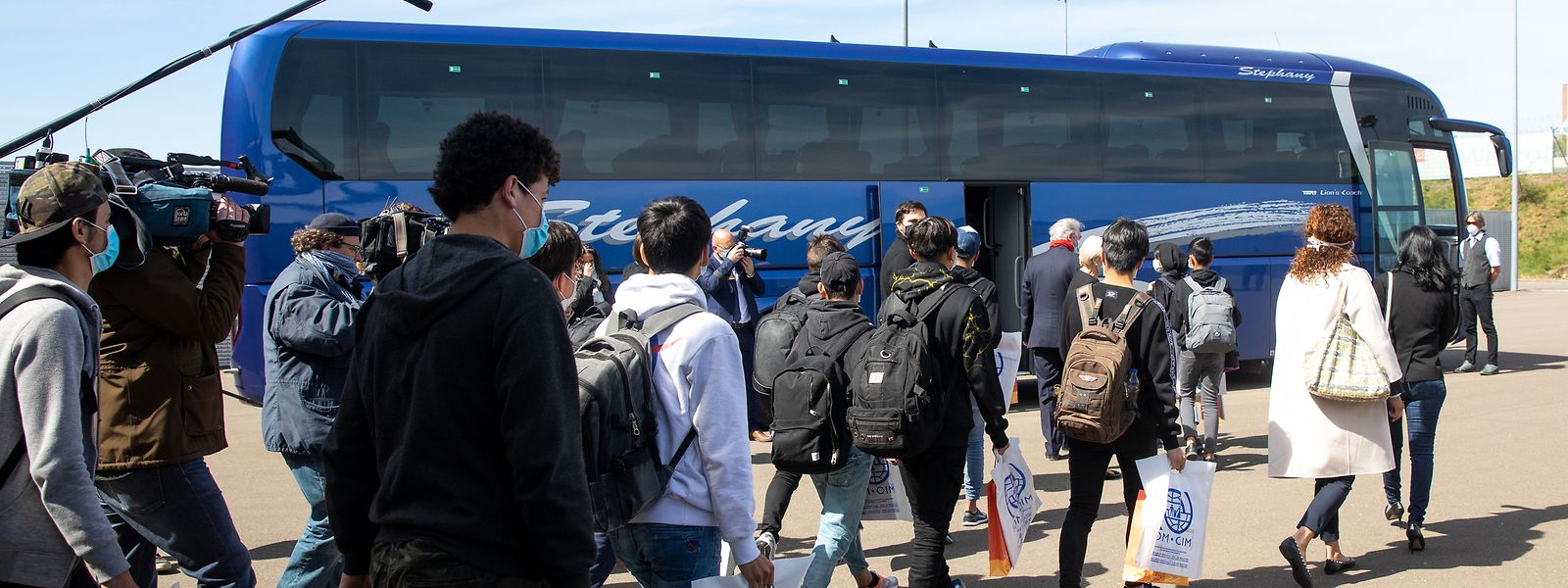 Zwölf minderjährige Flüchtlinge wurden Mitte April von den griechischen Inseln nach Luxemburg ausgeflogen. Nach der Landung am Flughafen Findel ging es per Bus in eine Unterkunft der Caritas in Munshausen.