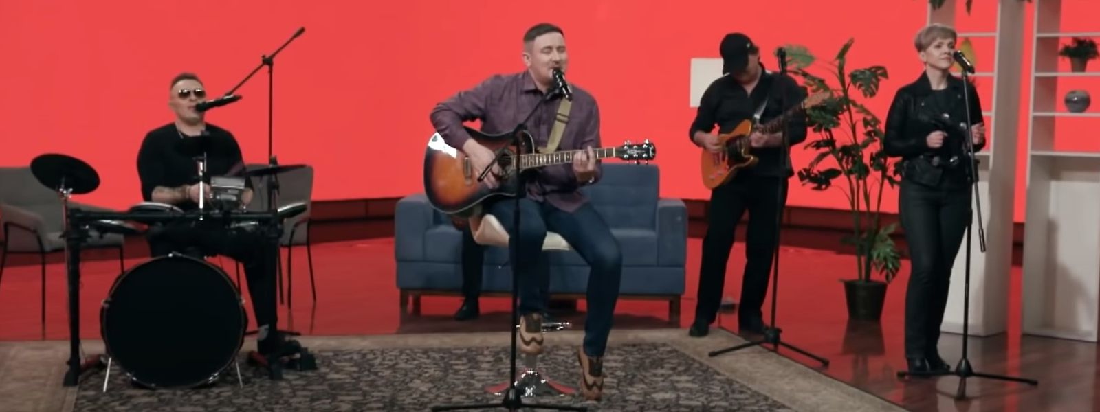 Die Europäische Rundfunkunion hatte am Freitagabend mitgeteilt, auch das zweite von der Gruppe eingereichte Lied entspreche nicht den ESC-Regeln.