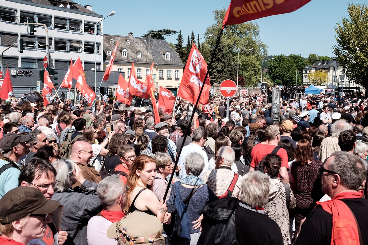 In Trier fanden am Samstag mehrere Demonstrationen statt. Die einen Teilnehmer waren für, die anderen gegen die Ehrung von Karl Marx. 