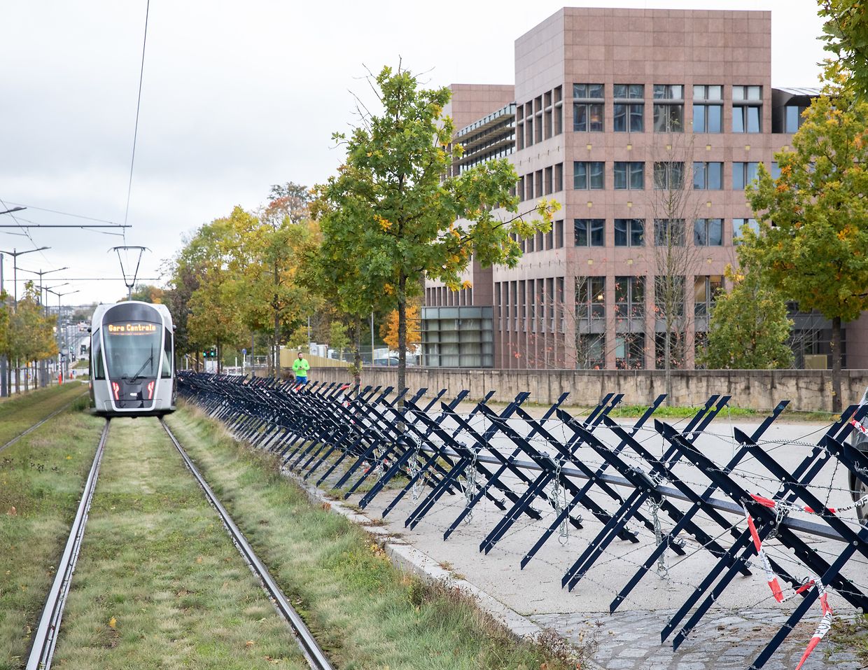 Użytkownicy tramwajów krążyli pod strażą w czwartek.  Nie jestem pewien, czy połączenia całodzienne będą dostępne jutro...