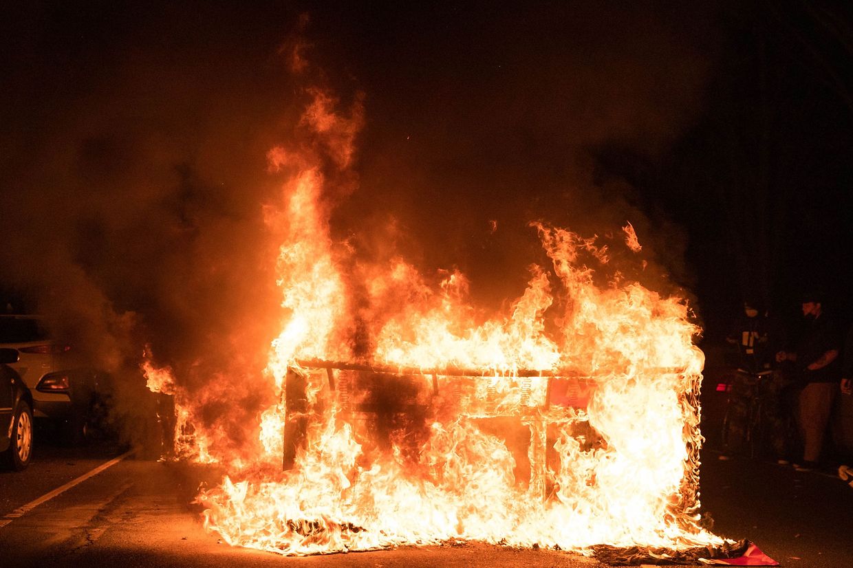 Ein brennendes Sofa in West Philadelphia.