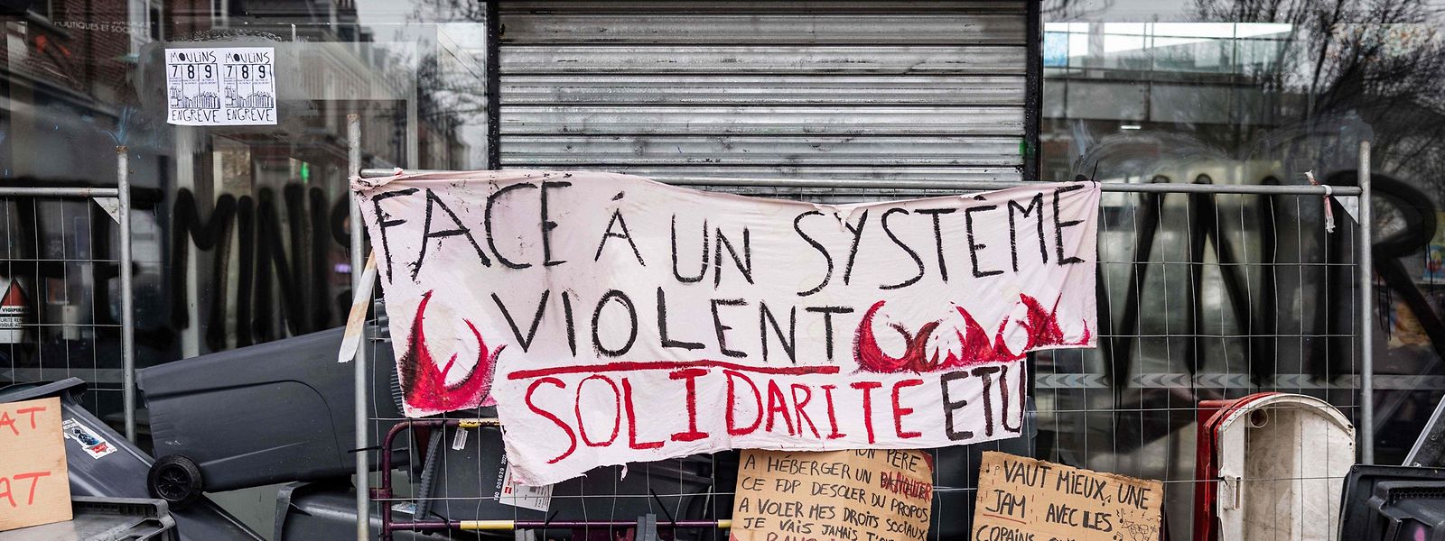 Mit Arbeitsniederlegungen, Protesten und Blockaden wehren sich viele Franzosen gegen die Rentenreform von Präsident Emmanuel Macron.