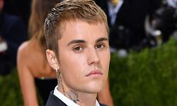 (FILES) In this file photo taken on September 13, 2021 Canadian singer Justin Bieber arrives for the 2021 Met Gala at the Metropolitan Museum of Art in New York. - Justin Bieber on Friday told fans in a video posted to Instagram that he's been diagnosed with Ramsay Hunt Syndrome, which is causing him partial facial paralysis. The 28-year-old pop singer recently announced he was pausing his Justice World Tour due to illness, hours before his first slated concert in Toronto. (Photo by Angela WEISS / AFP)