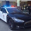 Auch die Polizei aus Los Angeles hatte sich mit dem Tesla S Modell P90D als Einsatzfahrzeug befasst, dann aber entschieden 100 BMW i3 zu leasen.