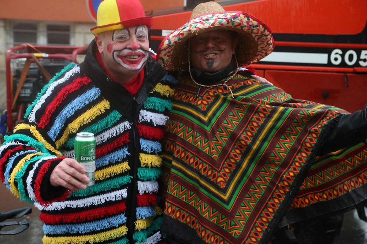 Am Sonntag sind die Karnevalisten durch die Straßen von Schifflingen gezogen. 