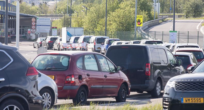 Lok , Schifflange , Verkehrschaos vor den Recyclingzentren , Schifflingen , Foto:Guy Jallay/Luxemburger Wort