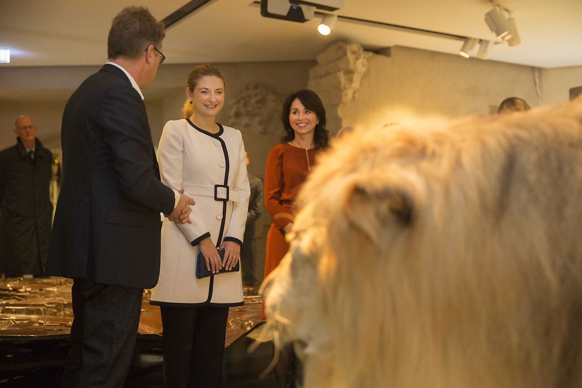 François Reinert (l.) führte durch die Ausstellung.
