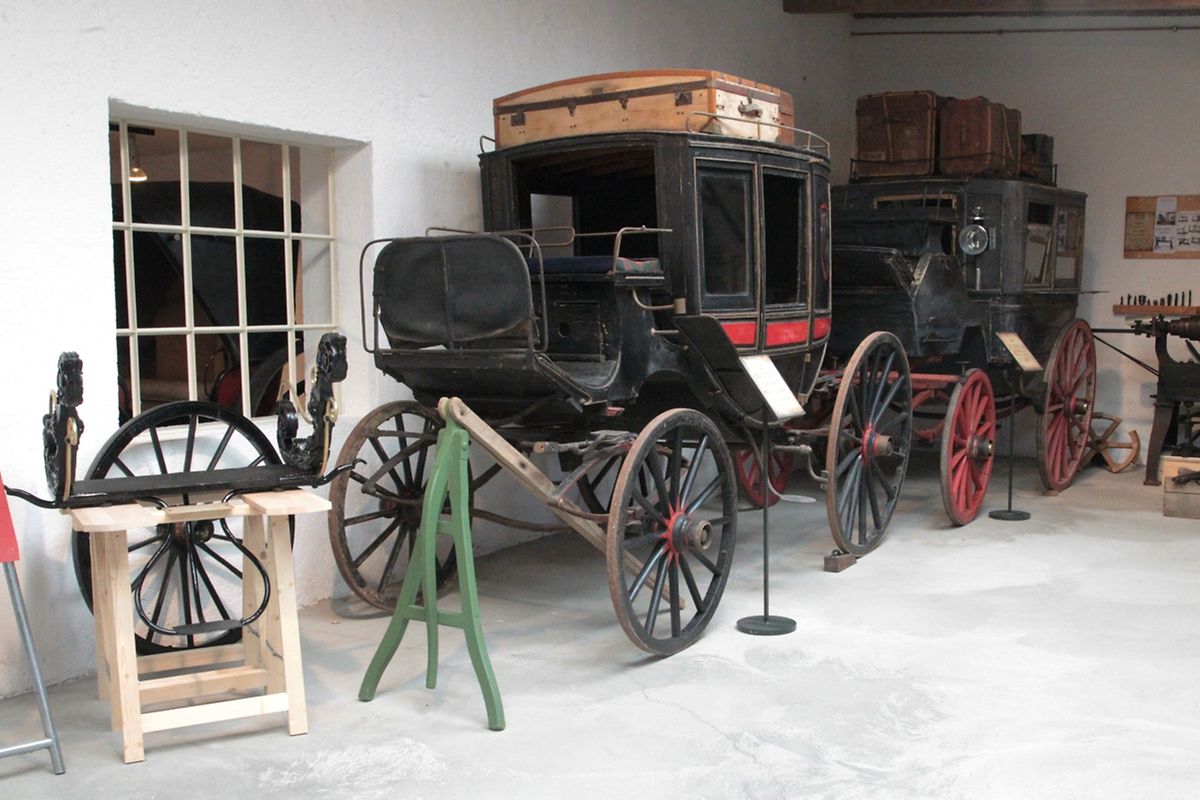 Großherzog Henri besucht das Kutschenmuseum in Peppingen.