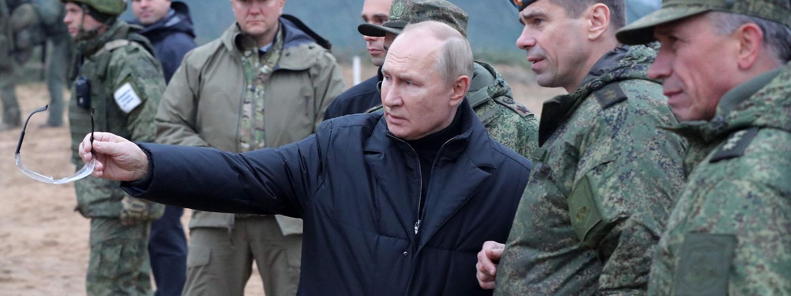 Putin ließ sich die Ausbildung der Truppen eingehend erklären.