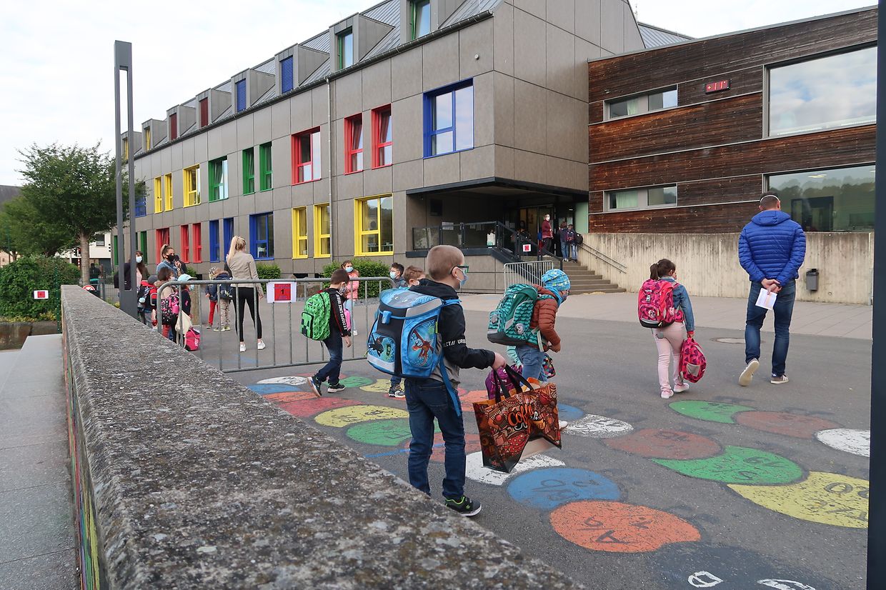 Nach zweieinhalb Monaten kehrten rund 100 Schulkinder in Feulen wieder zurück in ihren Klassensaal.