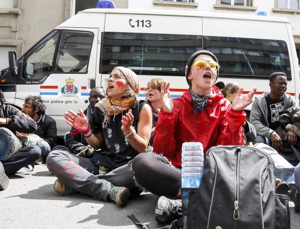 Bei den Krawallen vor dem Konferenzzentrum in Kirchberg waren mehrere Demonstranten und Polizisten verletzt worden.