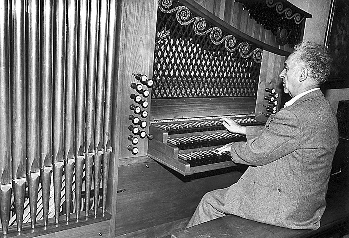 Pierre Drauth Ende der 1990er-Jahre an seiner geliebten Heimatorgel. 