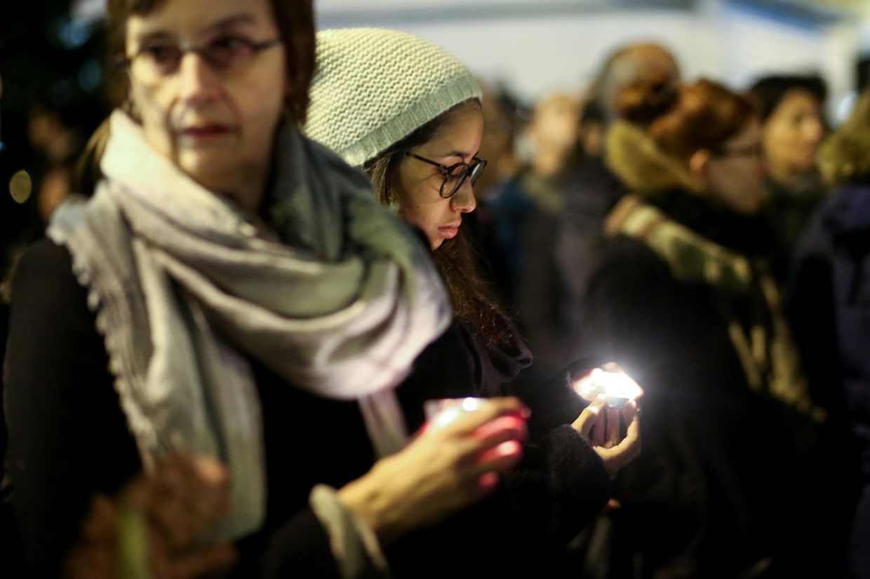 Gedenken an die Opfer der Attentate von Paris auf der Place de Paris in Luxemburg (15. November 2015).