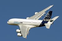 ARCHIV - 15.11.2009, Vereinigte Arabische Emirate, Dubai: Ein Airbus A380 fliegt bei einem Demonstrationsflug während der Dubai Air Show. Der europäische Luftfahrt- und Rüstungskonzern Airbus stellt die Produktion des weltgrößten Passagierjets A380 ein. Foto: Ali Haider/epa/dpa +++ dpa-Bildfunk +++