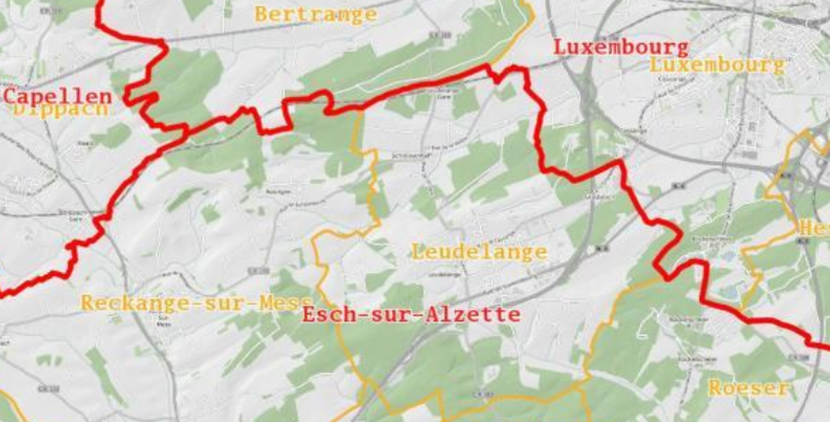 Hier die Grenzen der Gemeinden (orange) und die der Kantone (rot). Da der Bezirk Süden den Kantonen Capellen und Esch entspricht, würde ein Bezirkswechsel einen Kantonswechsel voraussetzen.