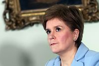 ARCHIV - 14.06.2022, Großbritannien, Edinburgh: Nicola Sturgeon, Ministerpräsidentin von Schottland, spricht auf einer Pressekonferenz anlässlich der Veröffentlichung eines neuen Papiers zur schottischen Unabhängigkeit im Bute House. Das britische Oberste Gericht gibt am Vormittag seine Entscheidung zur Frage eines weiteren schottischen Unabhängigkeitsreferendums bekannt Foto: Russell Cheyne/PA Wire/dpa +++ dpa-Bildfunk +++