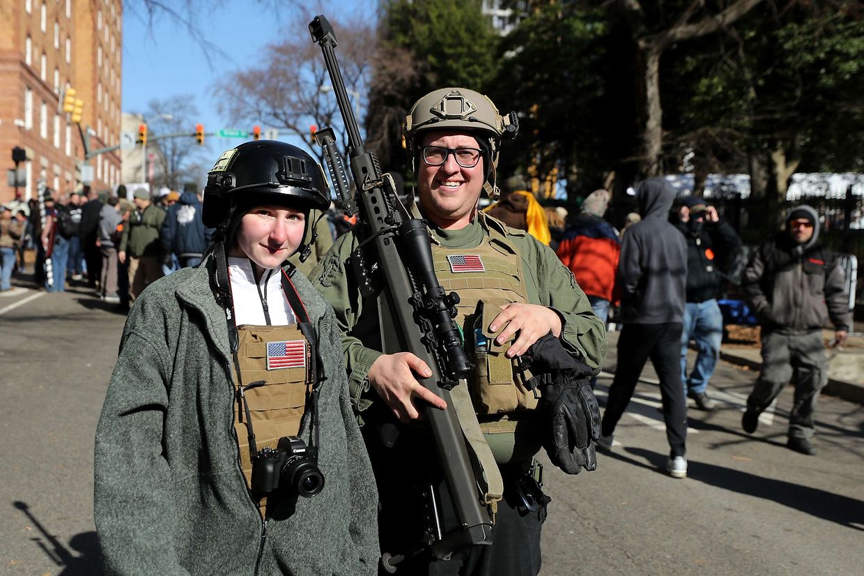 Waffenbefürworter bei der Kundgebung.