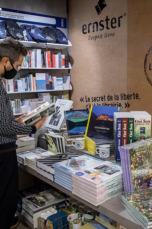 Kultur , Librairie Ernster , Are you reading Luxembourg , Table Luxemburgensia , Ersatz Walfer Bicherdeeg , Foto:Guy Jallay/Luxemburger Wort