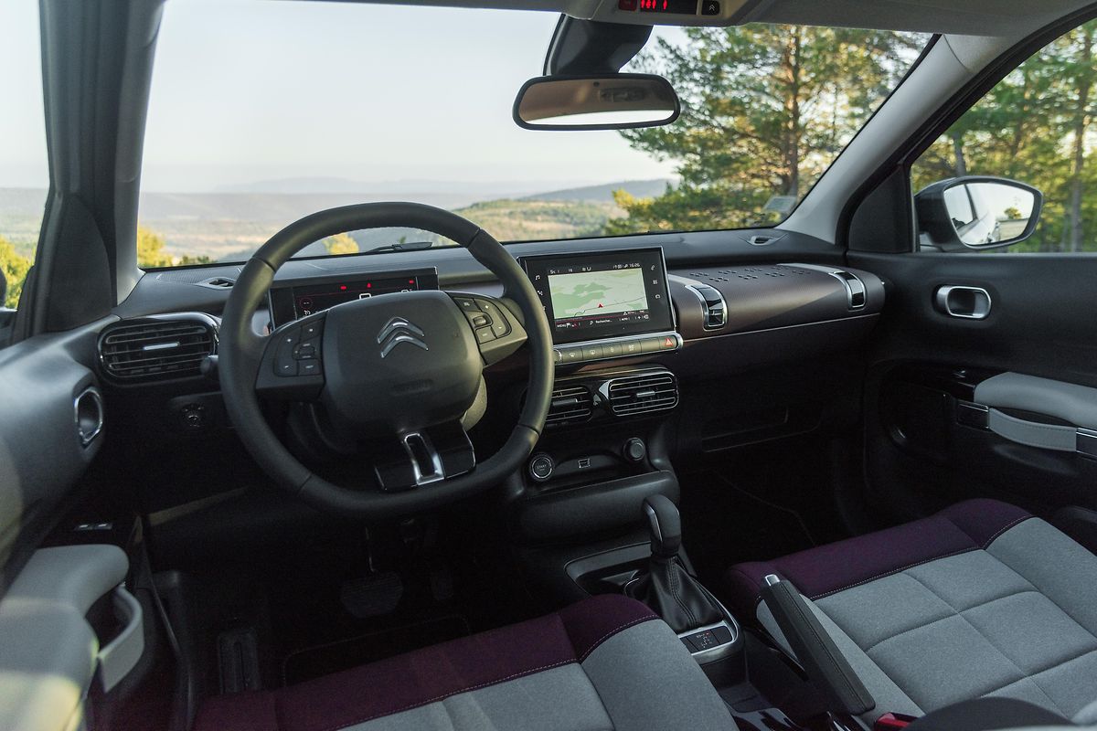 Das Cockpit des Citroën C4 Cactus ist recht schlicht, aber modern gestaltet. 