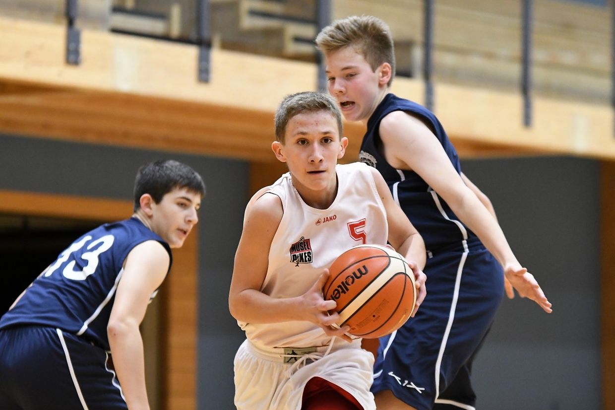 Scolaires: Musel Pikes - Contern 62-70 - Stojan Butigan (Pikes) et Dan Mantz.