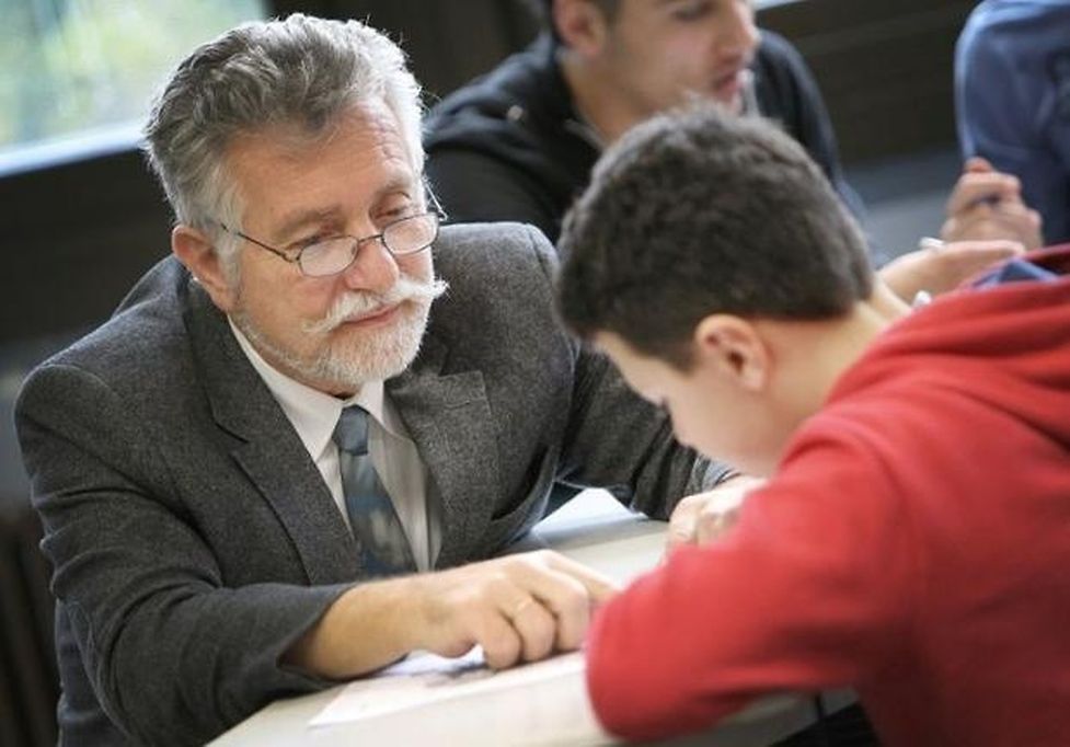 Principal Dieter Dembczyk works with refugee students at the Heinrich-von-Brentano School