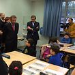 O primeiro-ministro de Portugal esteve esta manhã na escola do Brill, em Esch-sur-Alzette. Numa visita em que esteve acompanhado pelo ministro da Educação de Portugal, Nuno Crato, e pelo ministro da Educação do Luxemburgo.