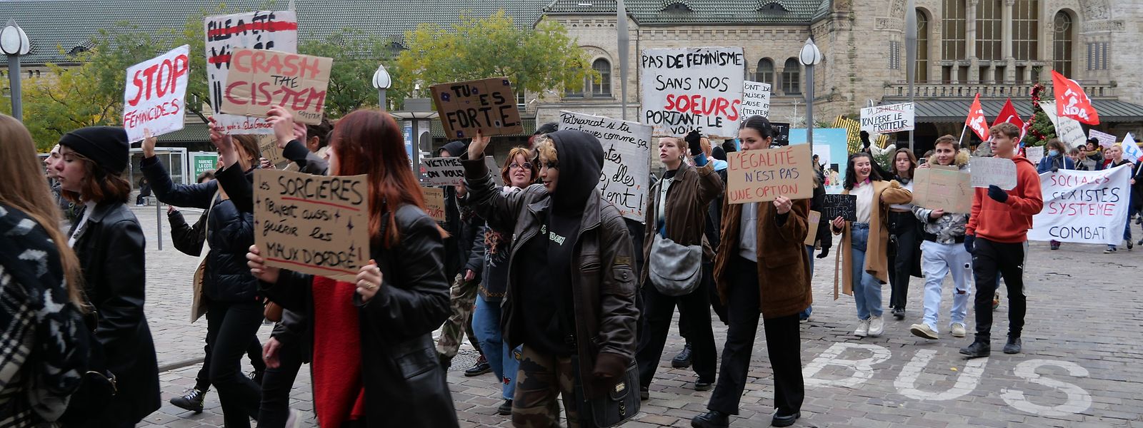 Le collectif féministe La Grenade organise régulièrement des manifestations ou marches féministes à Metz.