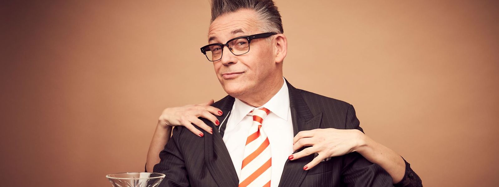Klavierspielen hilft: Götz Alsmann spricht im Interview nicht nur von den Vorteilen des Musikmachens, sondern auch von der Attraktion für seine eigene Frau.