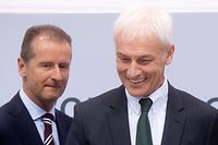 Matthias Müller (rechts) soll als Vorstandsvorsitzender der Volkswagen AG, von Kernmarkenchef Herbert Diess abgelöst werden.