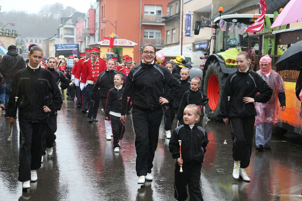 Am Sonntag sind die Karnevalisten durch die Straßen von Schifflingen gezogen. 