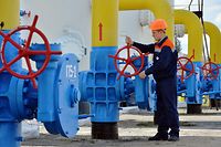 (FILES) This file photo taken on April 22, 2015 shows an employee turning the valve of a gas installation during a training exercise to handle emergencies at a gas pumping station on the small town's gas pipeline from Boyarka, in the Kiev region.  - Ukrainian President Volodymyr Zelensky on October 22, 2021 accused Russia of orchestrating the gas crisis in Europe, calling on the EU to coordinate its response with Ukraine, according to written comments to AFP.  (Photo by Genya SAVILOV / AFP)