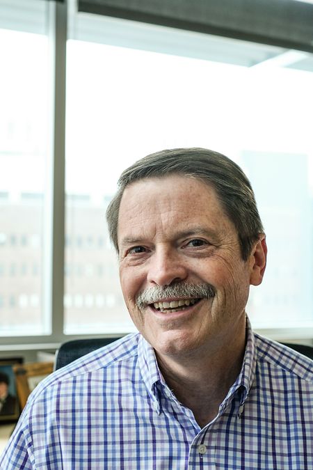 Paul Spearman, coordenador dos ensaios clínicos da vacina Pfizer com jovens dos 12-15 anos, no Hospital de Cincinnati, EUA.