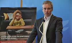 Minister Claude Meisch möchte den Eltern Hilfestellung geben beim Umgang mit den digitalen Medien. / Foto: Frank WEYRICH