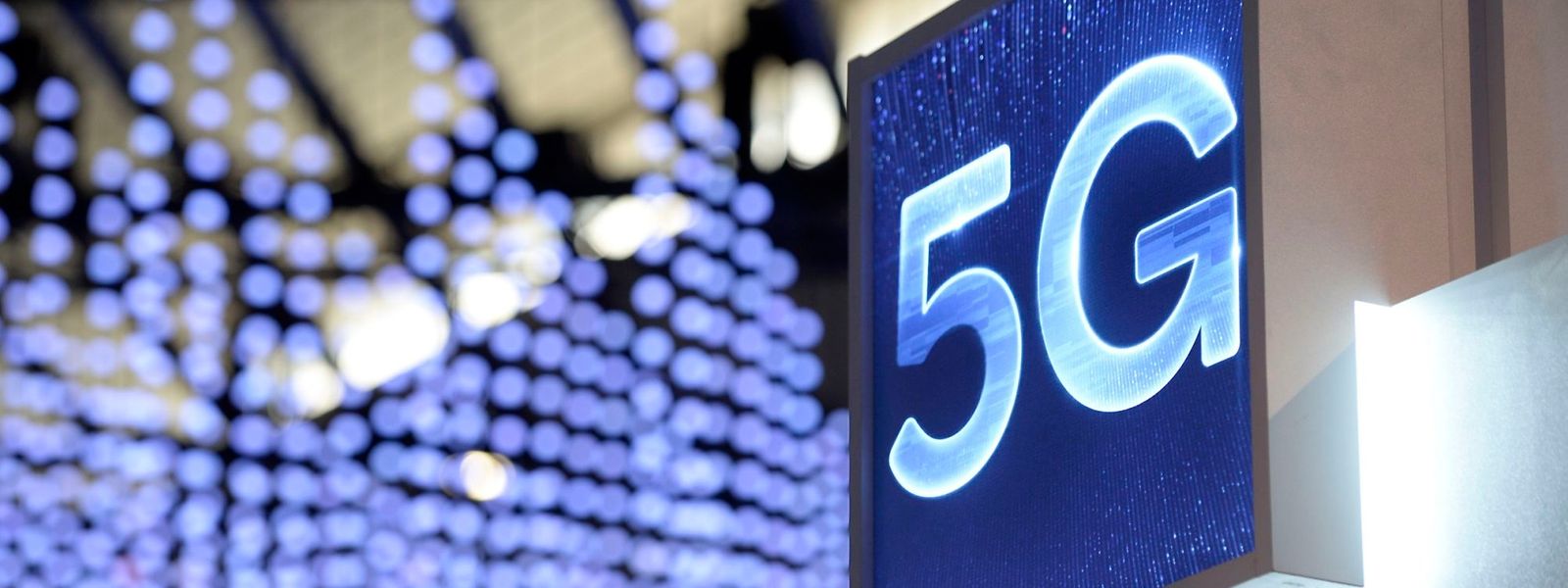 La 5G permettra d'envoyer une information d'un appareil à un autre en quelques millisecondes.Et a déjà rapporté 41,3 millions d'euros à l'Etat, pour la seule vente des fréquences.