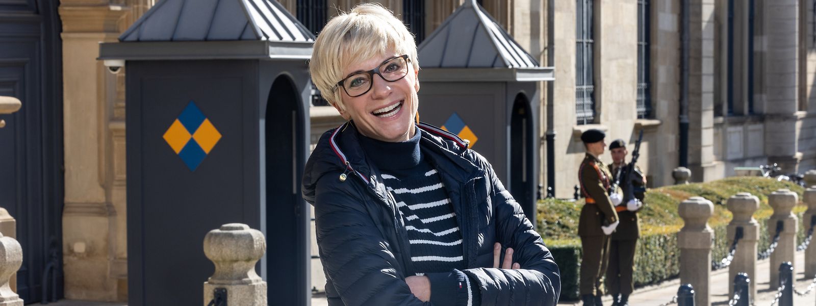 Die Redaktion traf Adrienne Haan vor dem großherzoglichen Palais.